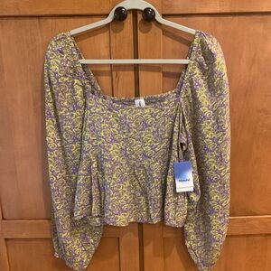 Abound crop top/med NWT